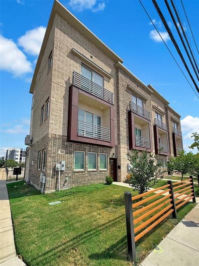 324 Feliks Gwozdz Place, Fort Worth TX 76104