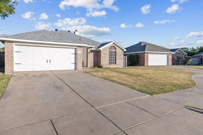 607 Meadowbrook Drive, Burleson TX 76028 - Photo 3