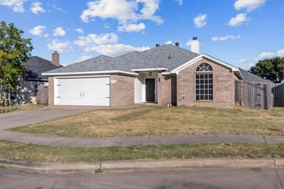 607 Meadowbrook Drive, Burleson TX 76028