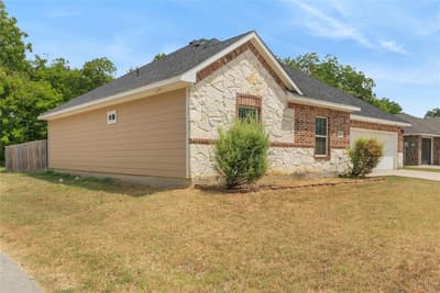 601 E Jefferson Street, Waxahachie TX 75165 - Photo 2