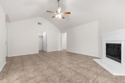 1039 Caliente Drive, Grand Prairie TX 75051 - Photo 4