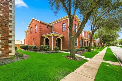 424 Legends Drive, Lewisville TX 75057 - Photo 2