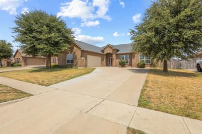302 Kaylee Way, Red Oak TX 75154 - Photo 2