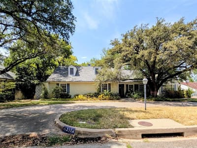 215 N Rivercrest Drive, Fort Worth TX 76107 - Photo 2
