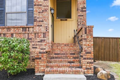 2923 Menlo Park Lane, Carrollton TX 75007 - Photo 4