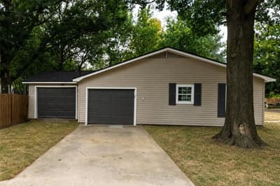 300 Broadway Street, Whitesboro TX 76273 - Photo 3
