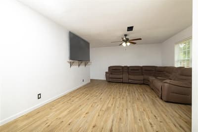 300 Broadway Street, Whitesboro TX 76273 - Photo 5
