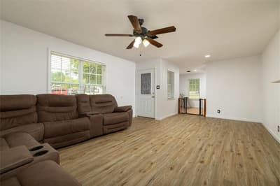 300 Broadway Street, Whitesboro TX 76273 - Photo 4