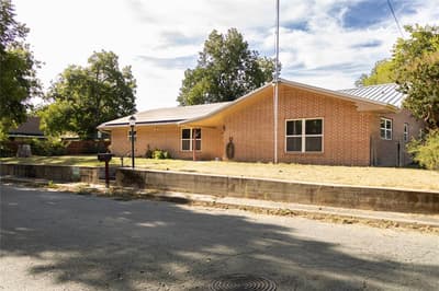 405 W Neely Avenue, Comanche TX 76442 - Photo 3