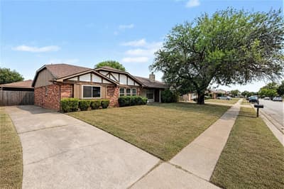 2926 Hilltop Drive, Euless TX 76039 - Photo 2