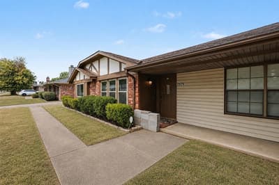 2926 Hilltop Drive, Euless TX 76039 - Photo 3