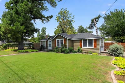 2811 Springdale Road, Fort Worth TX 76111 - Photo 2
