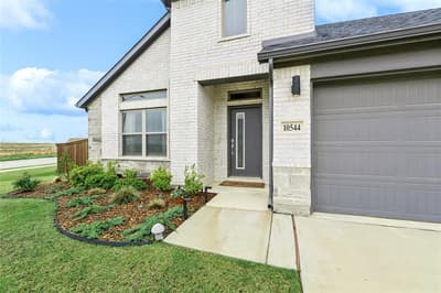 10544 Landry Bluff Lane, Fort Worth TX 76126 - Photo 2