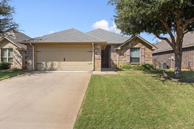 1411 Lauren Lane, Granbury TX 76048
