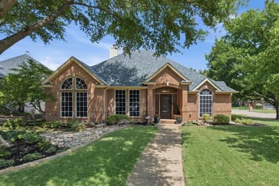 1613 Green Tree Drive, Hurst TX 76054