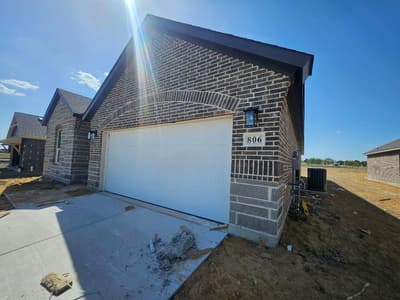806 Silverleaf Drive, Ennis TX 75119 - Photo 3