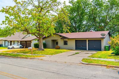 1208 E Timberview Lane, Arlington TX 76014 - Photo 3