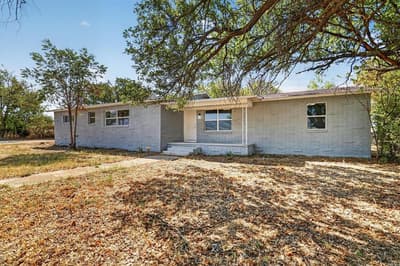 1225 W Belknap Street, Jacksboro TX 76458 - Photo 2