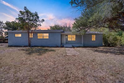 1225 W Belknap Street, Jacksboro TX 76458