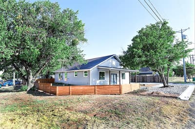 202 Strong Street, Bowie TX 76230 - Photo 2