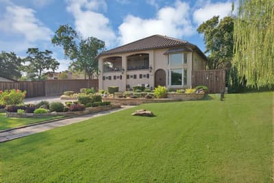 306 E Rochelle Boulevard, Irving TX 75062 - Photo 2