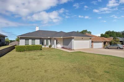 4925 Saint Thomas Place, Fort Worth TX 76135 - Photo 4