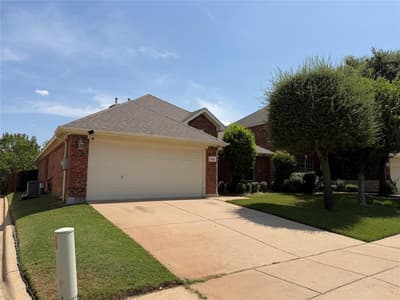 7806 Quiet Waters Drive, Arlington TX 76016 - Photo 2