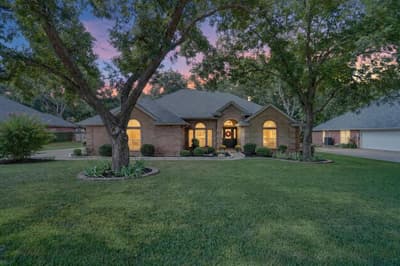 9216 Hanging Moss Drive, Granbury TX 76049
