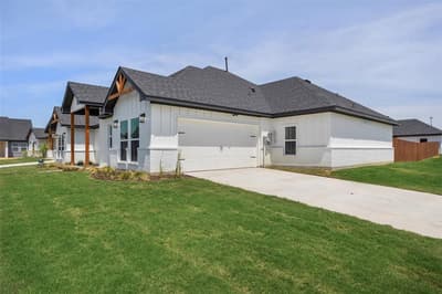 200 Cliff Court, Godley TX 76044 - Photo 2