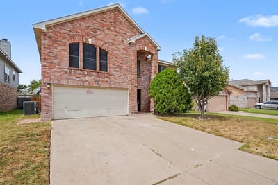 4800 Sleepy Ridge Circle, Fort Worth TX 76133 - Photo 2