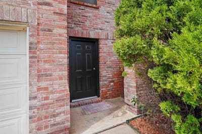 4800 Sleepy Ridge Circle, Fort Worth TX 76133 - Photo 3