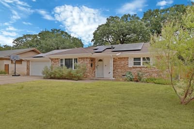 905 Oakwood Drive, Euless TX 76040 - Photo 2