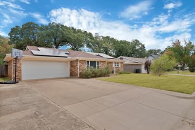 905 Oakwood Drive, Euless TX 76040 - Photo 3