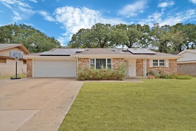 905 Oakwood Drive, Euless TX 76040