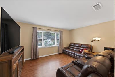 905 Oakwood Drive, Euless TX 76040 - Photo 4