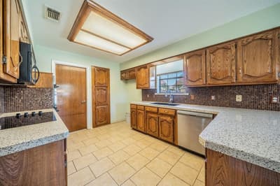 529 Winston Street, Grand Prairie TX 75052 - Photo 5