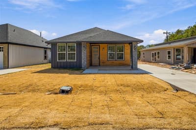 2721 Sycamore Court, Granbury TX 76048 - Photo 2