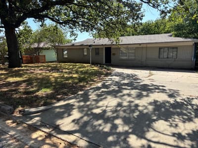 105 S Hickory Avenue, Denison TX 75020 - Photo 2