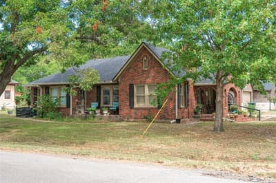 209 S Bond Street, Whitewright TX 75491 - Photo 3