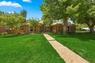4300 Downsview Court, Arlington TX 76016 - Photo 2