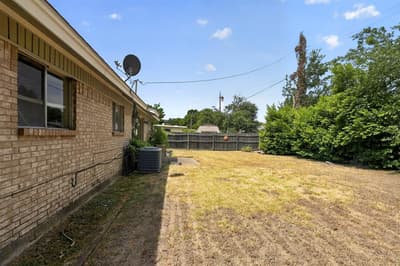 2125 Meadow Glen, Irving TX 75060 - Photo 3