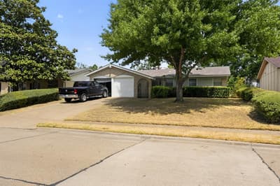2125 Meadow Glen, Irving TX 75060