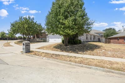 8275 Clarksprings Drive, Dallas TX 75236 - Photo 2