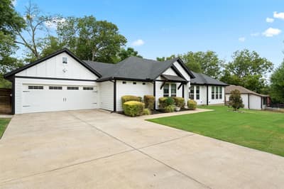 407 W Light Street, Waxahachie TX 75165 - Photo 2