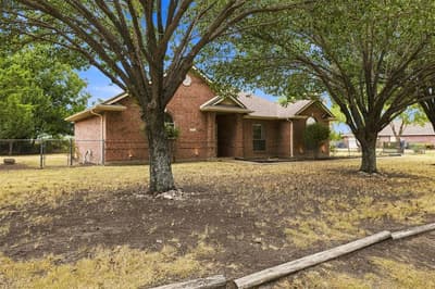 611 Dancer Lane, Lancaster TX 75146 - Photo 2