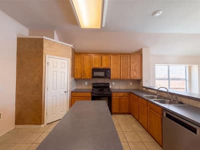 1213 Whitecreek Drive, Glenn Heights TX 75154 - Photo 2