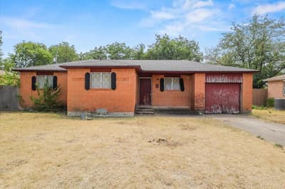 820 Colgate Drive, Lancaster TX 75134 - Photo 2