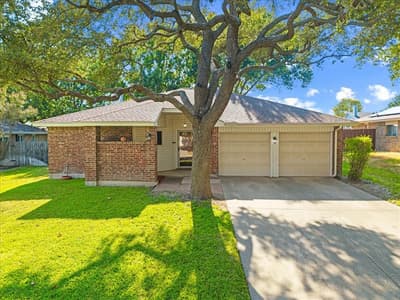 424 Grand Meadow Drive, Fort Worth TX 76108