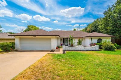 4633 Saldana Drive, Fort Worth TX 76133 - Photo 2