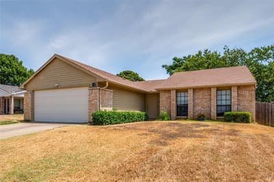 2602 Knoll Trail, Euless TX 76039 - Photo 2